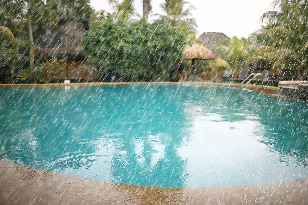 A chuva afeta a qualidade da água da piscina